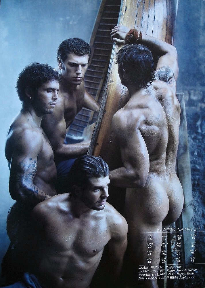 Naked men Dieux du Stade